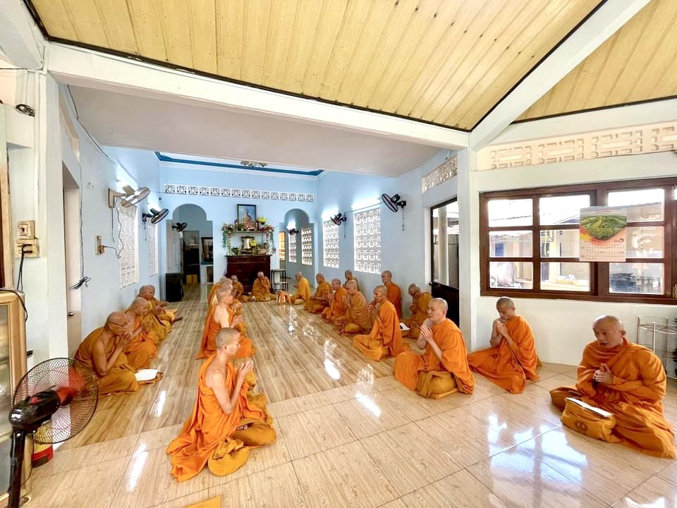 Quy Nhơn Chư Tăng Hệ phái Khất sĩ tỉnh Bình Định tụng giới định kỳ